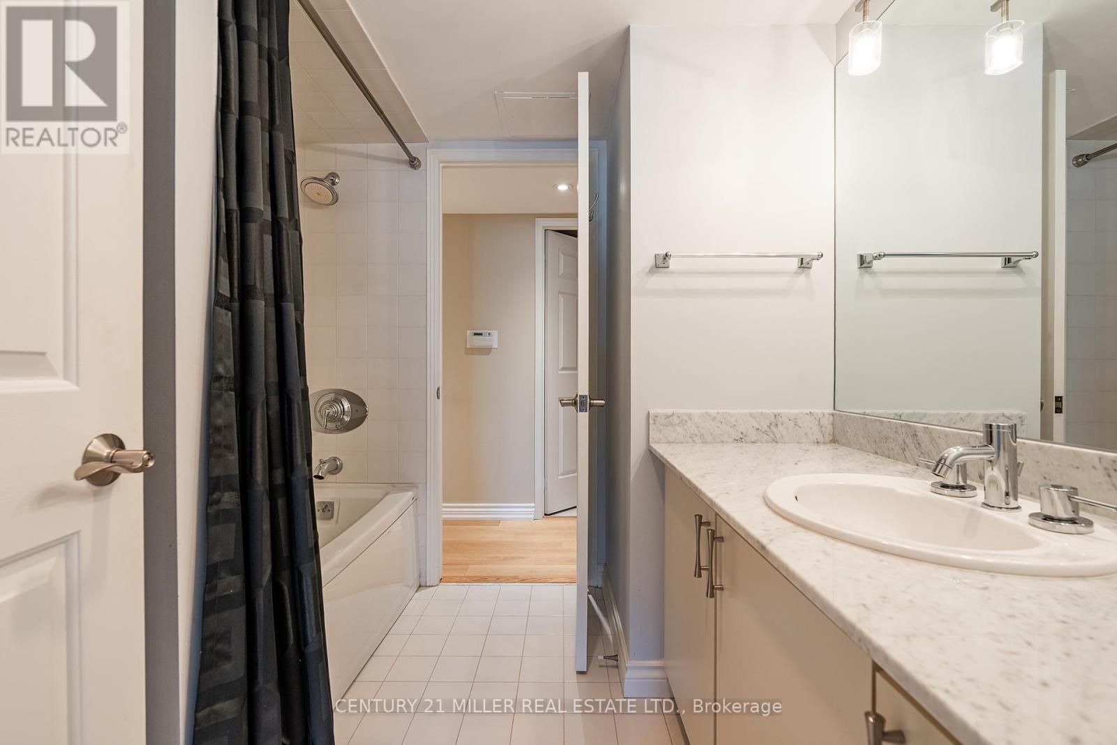 710 - 100 Lakeshore Road E, Oakville, Ontario  L6J 6M9 - Photo 27 - W12339652