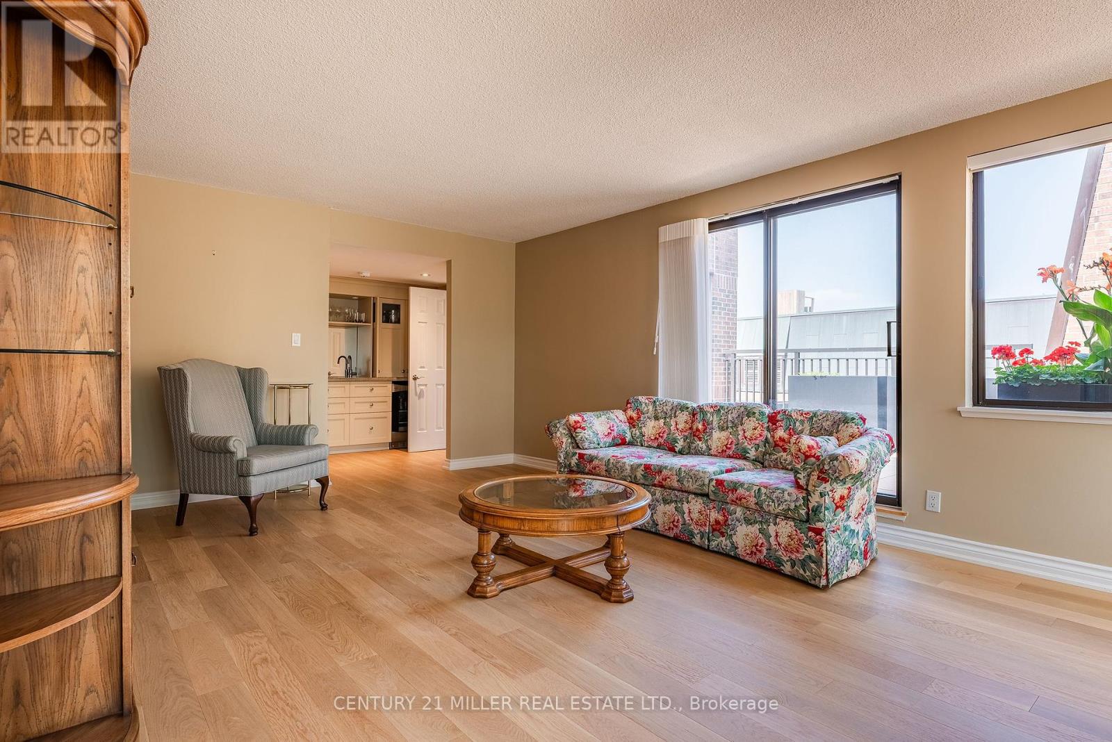 710 - 100 Lakeshore Road E, Oakville, Ontario  L6J 6M9 - Photo 9 - W12339652