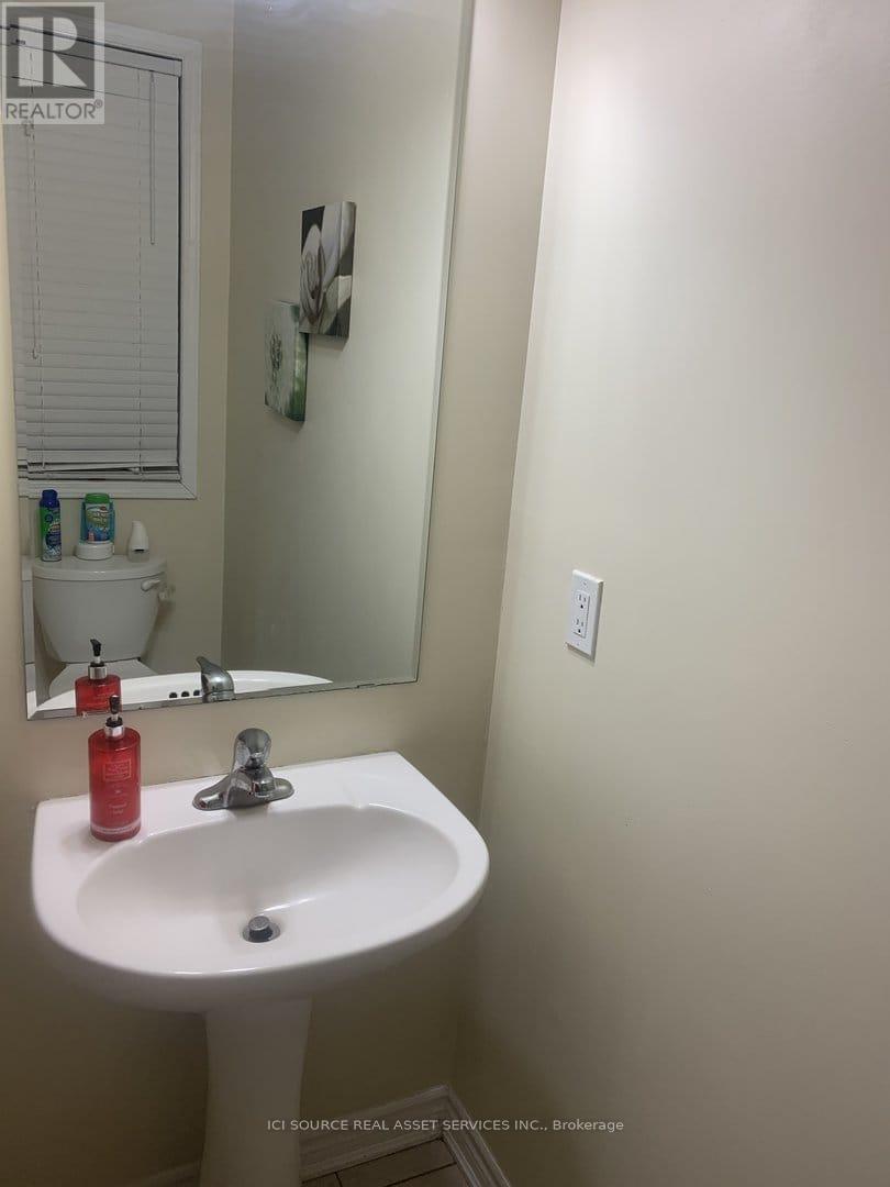 Upper - 311 Cedar Hedge Road, Milton, Ontario  L9T 8Y4 - Photo 10 - W12339666