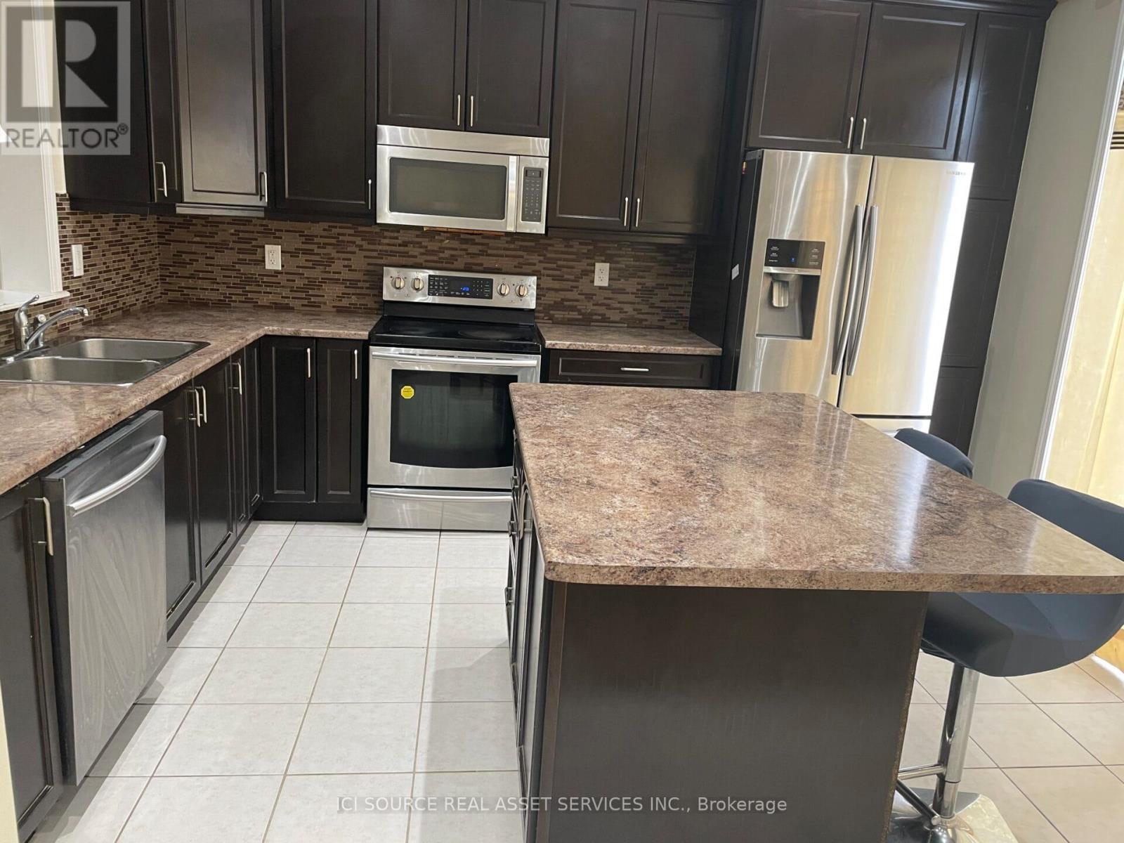 Upper - 311 Cedar Hedge Road, Milton, Ontario  L9T 8Y4 - Photo 2 - W12339666