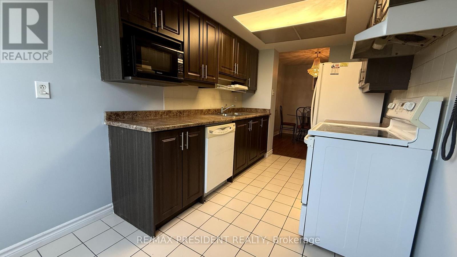 206 - 30 Malta Avenue, Brampton, Ontario  L6V 4A4 - Photo 11 - W12339674