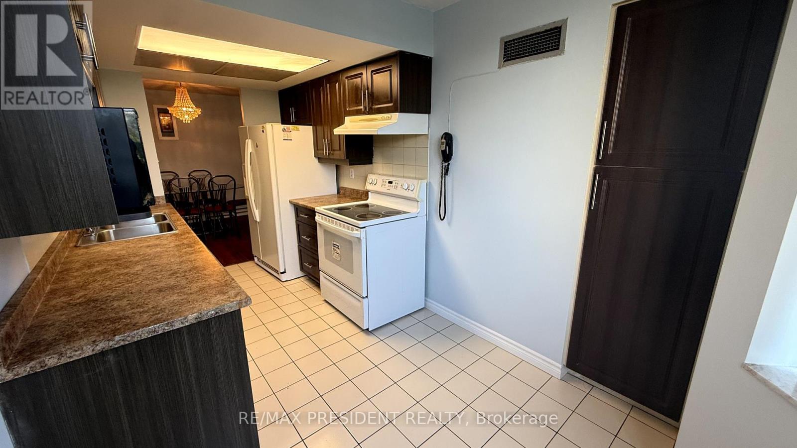 206 - 30 Malta Avenue, Brampton, Ontario  L6V 4A4 - Photo 13 - W12339674