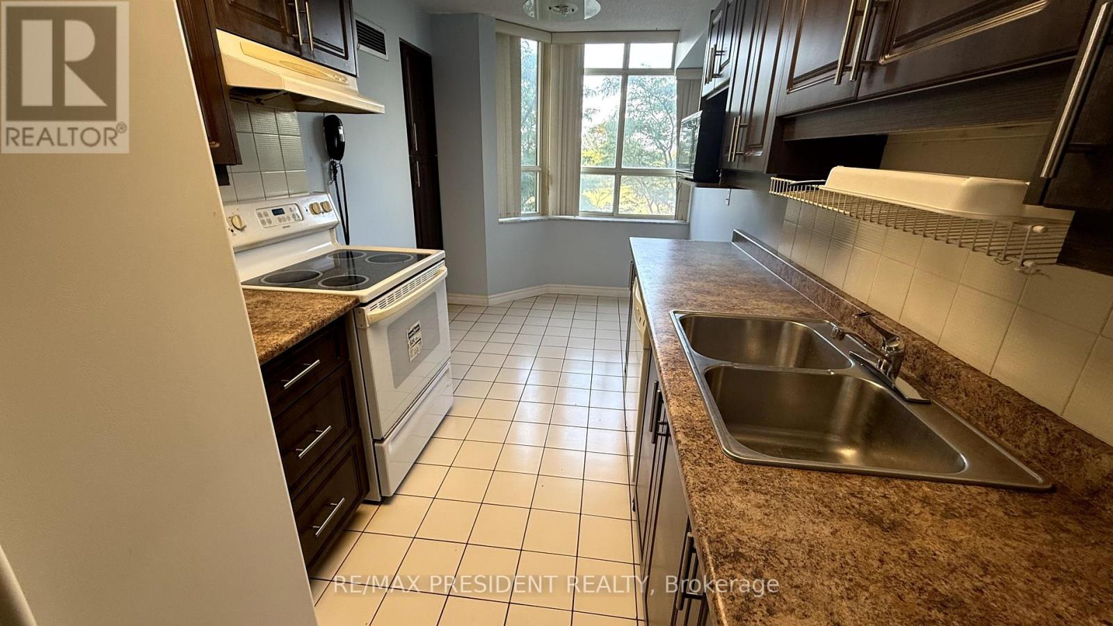 206 - 30 Malta Avenue, Brampton, Ontario  L6V 4A4 - Photo 7 - W12339674