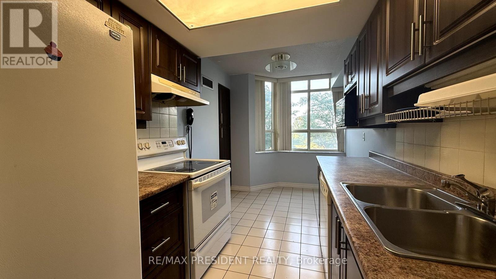 206 - 30 Malta Avenue, Brampton, Ontario  L6V 4A4 - Photo 8 - W12339674