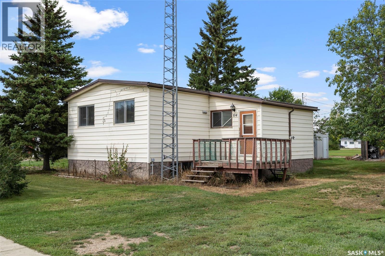 104 1st Avenue E, Landis, Saskatchewan  S0K 2K0 - Photo 1 - SK015310