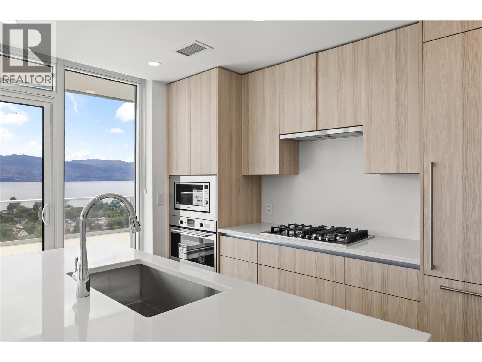 238 Leon Avenue Unit# 1704 Kelowna Photo 4