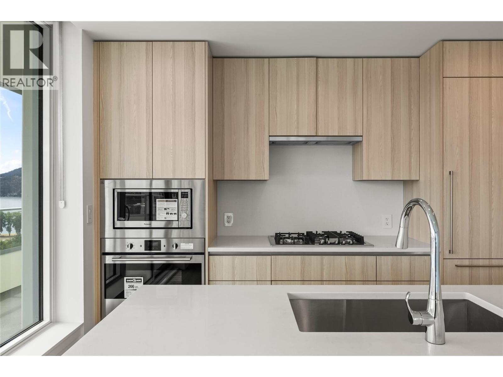 238 Leon Avenue Unit# 1704 Kelowna Photo 6