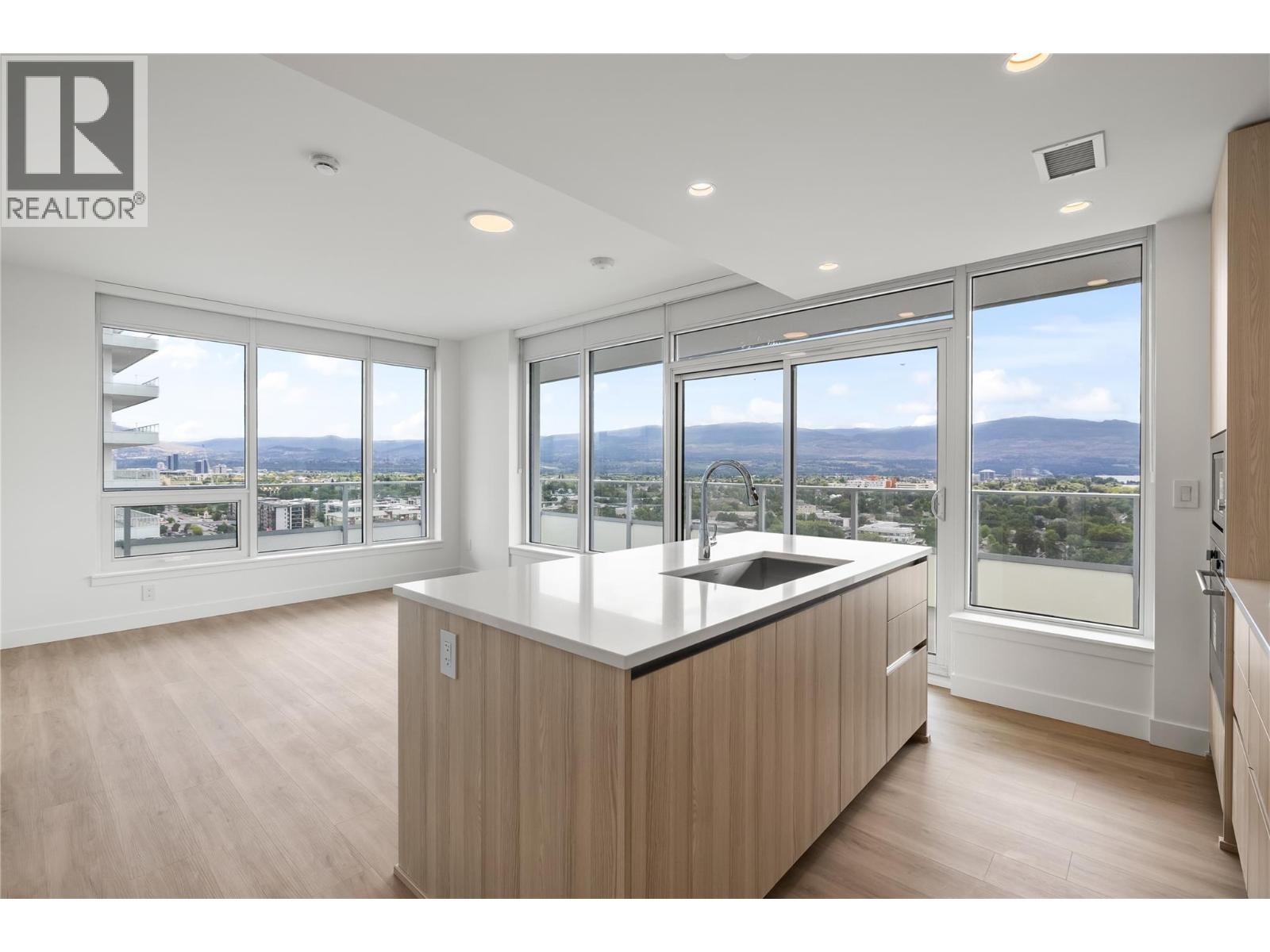 238 Leon Avenue Unit# 1704 Kelowna Photo 8