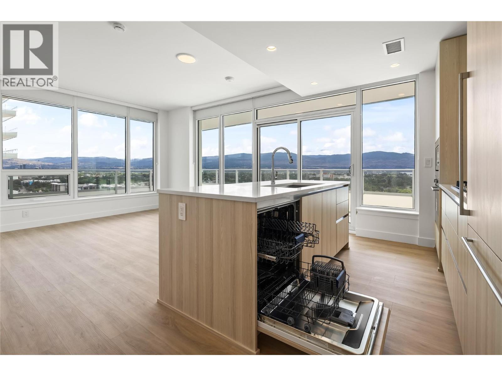 238 Leon Avenue Unit# 1704 Kelowna Photo 9