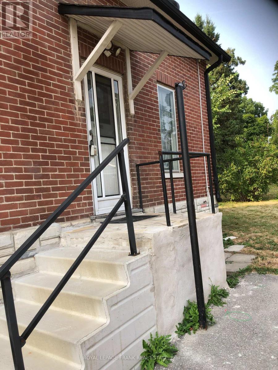 714 Chemong Road, Peterborough North, Ontario  K9H 5Y9 - Photo 4 - X12339903