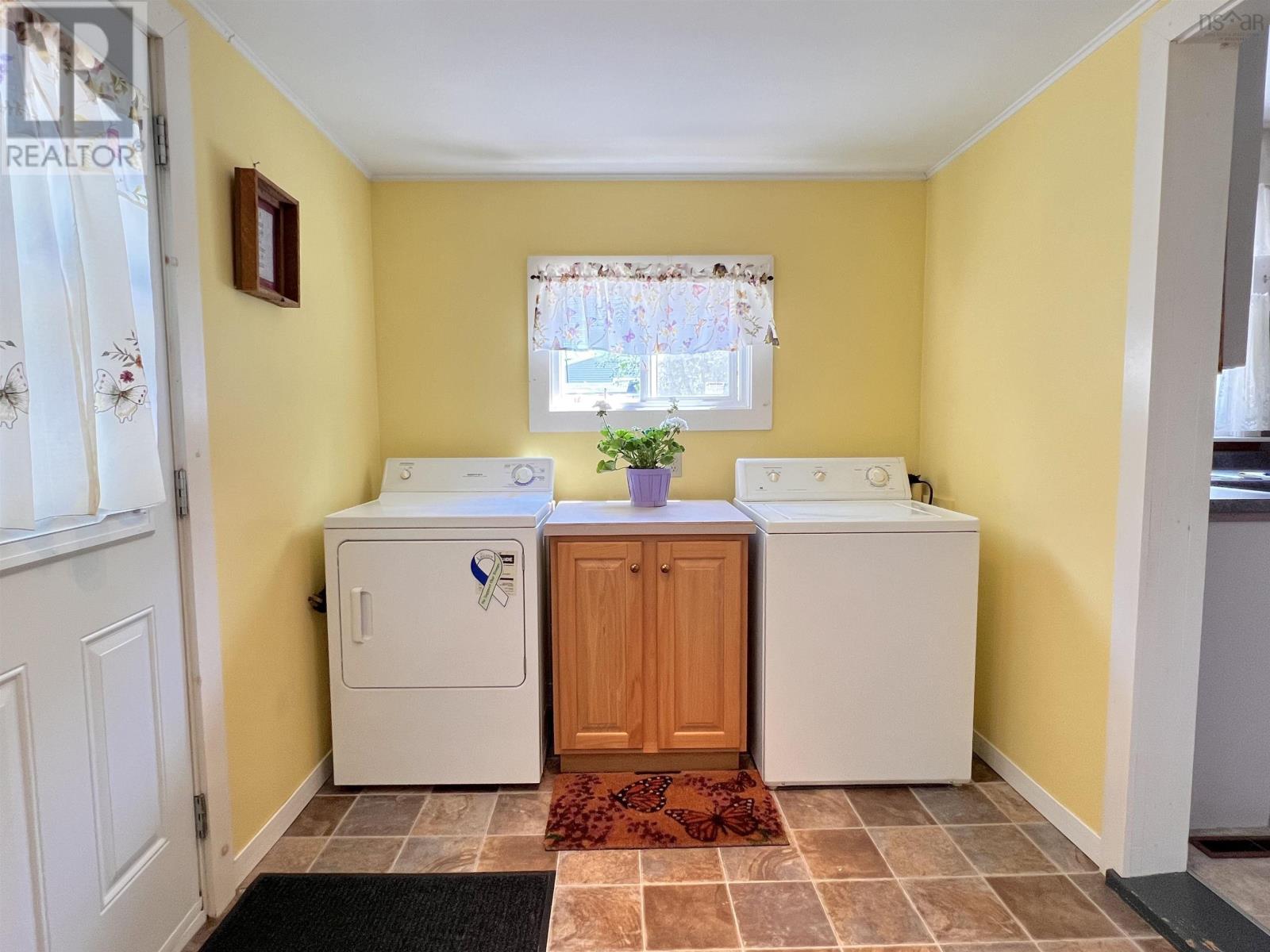 192 Harriet Street, Shelburne, Nova Scotia  B0T 1W0 - Photo 7 - 202518579
