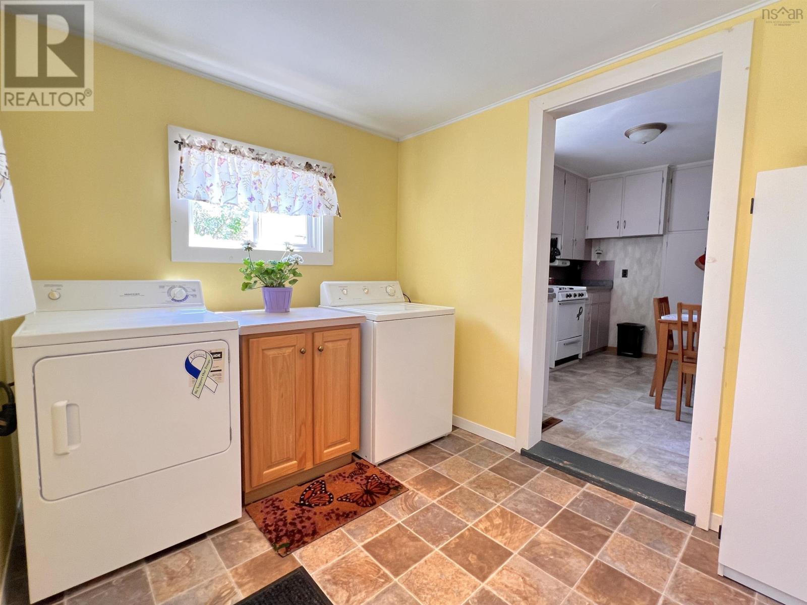 192 Harriet Street, Shelburne, Nova Scotia  B0T 1W0 - Photo 8 - 202518579