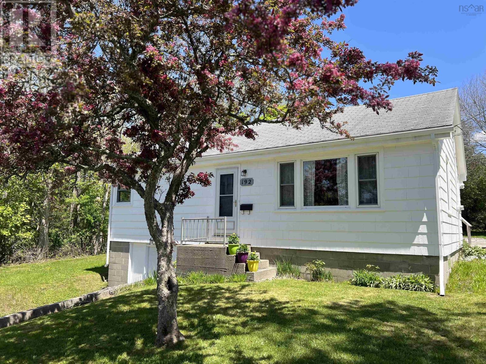 192 Harriet Street, Shelburne, Nova Scotia  B0T 1W0 - Photo 2 - 202518579