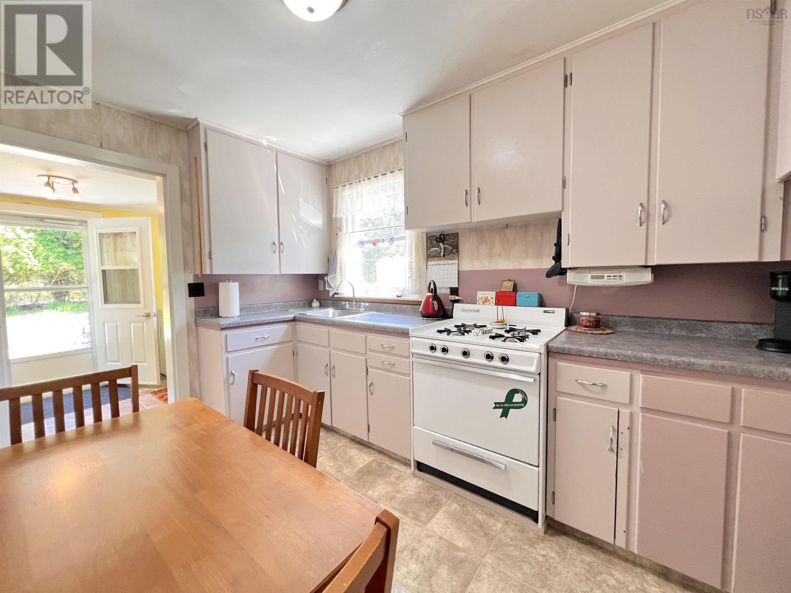 192 Harriet Street, Shelburne, Nova Scotia  B0T 1W0 - Photo 10 - 202518579