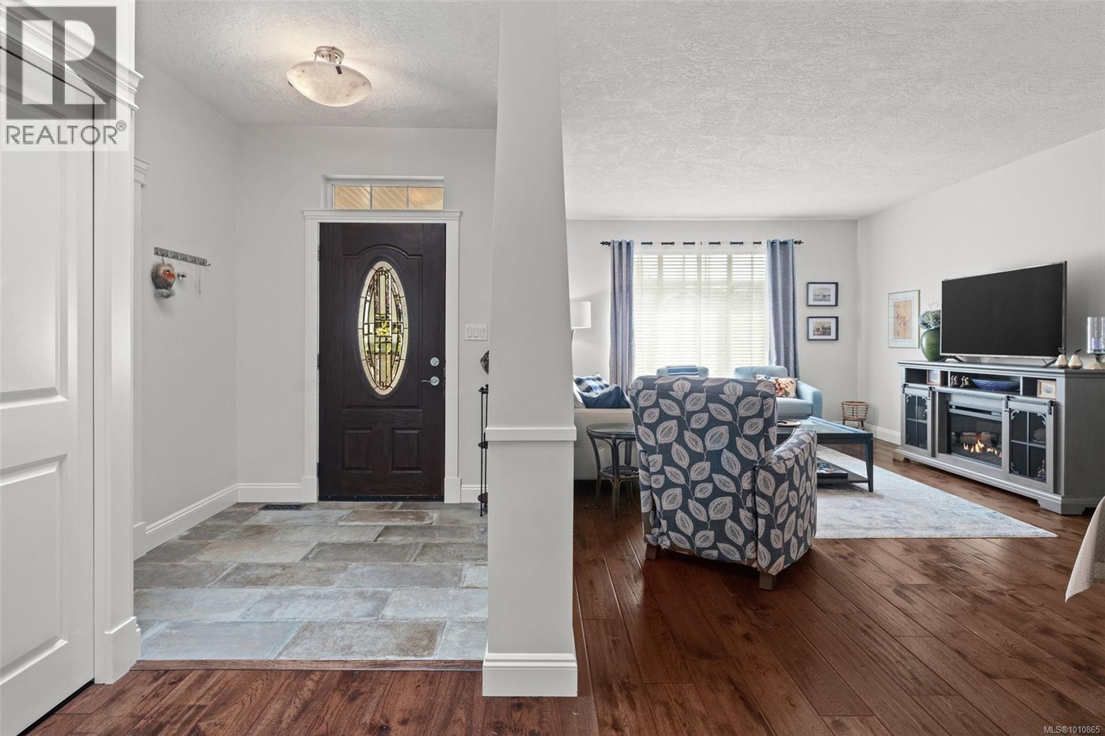 Property at 2398 Poplar Dr image 2
