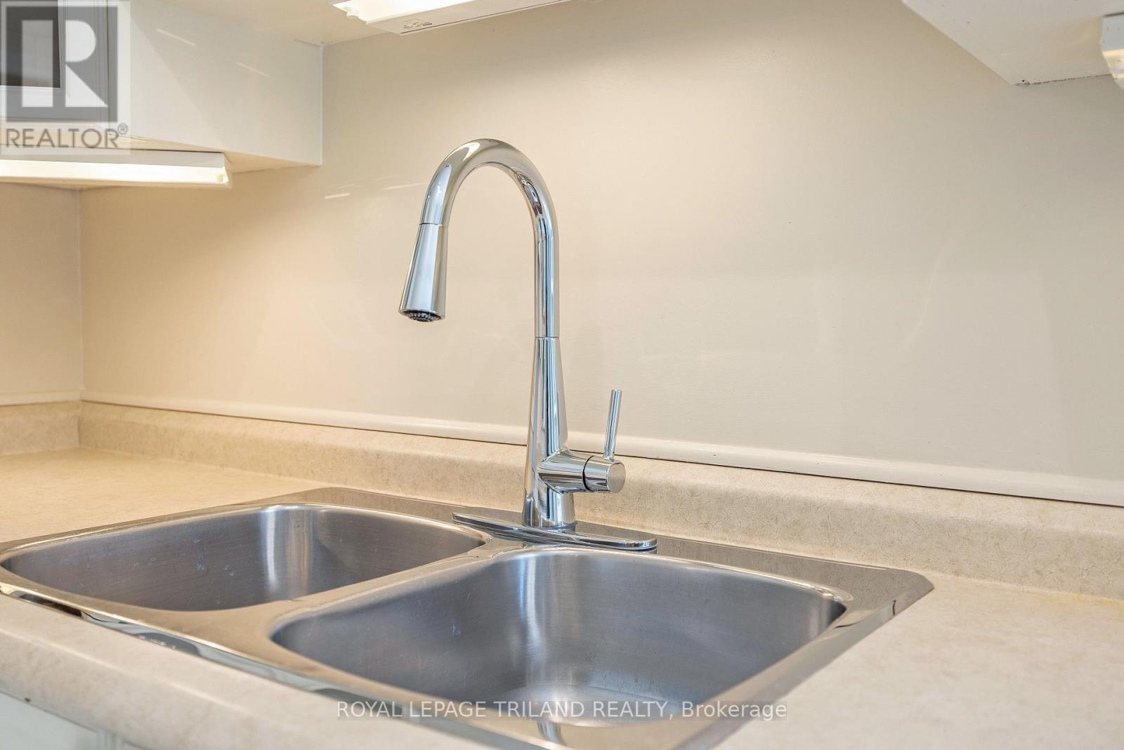 47 - 374 Front Street, Central Elgin, Ontario  N5L 1G1 - Photo 6 - X12339906