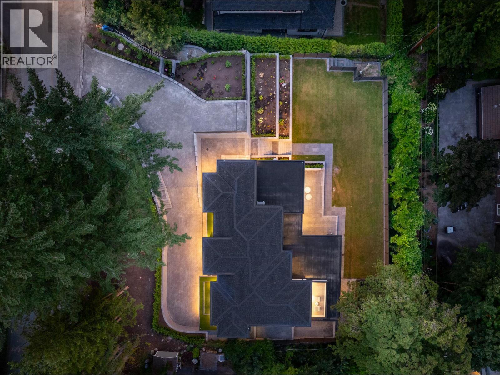 Property at 620 KENWOOD ROAD image 3