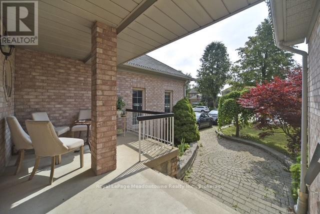 Property at 30 MILLRUN CRESCENT N image 2