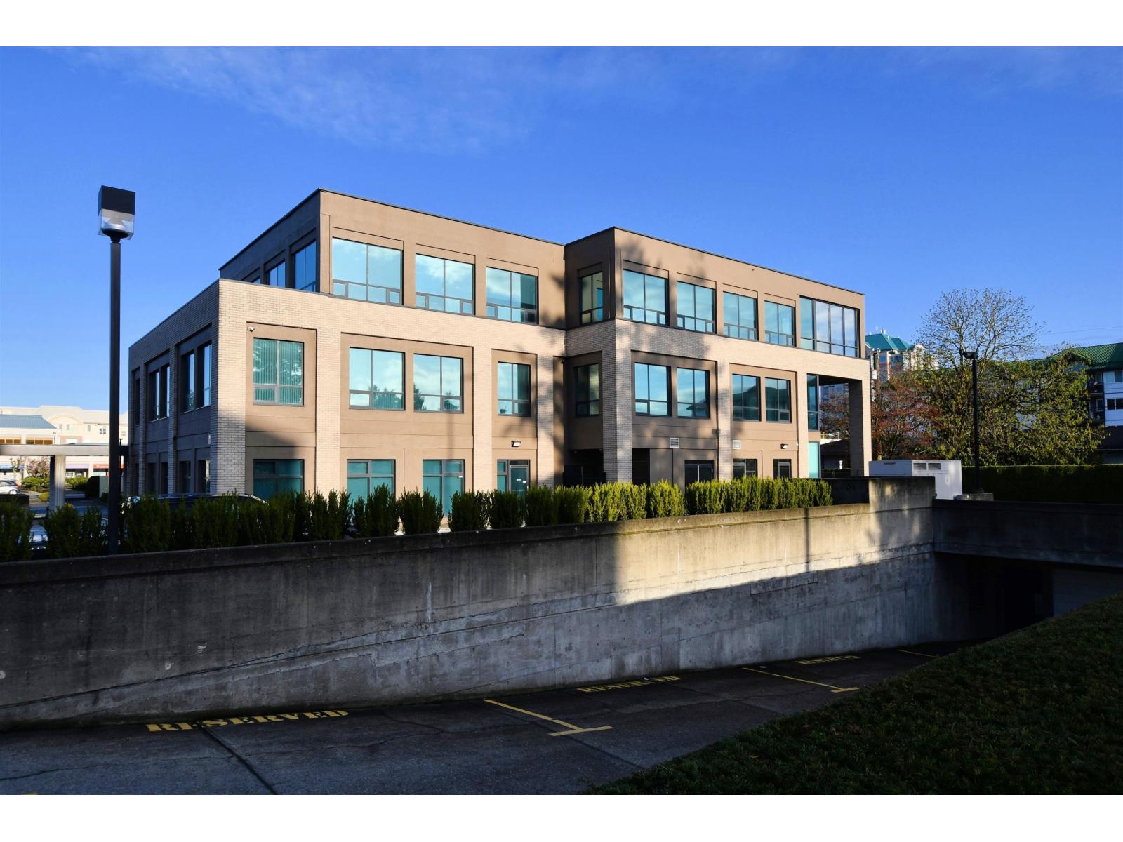 201 2692 Clearbrook Road, Abbotsford, British Columbia  V2T 2Y8 - Photo 2 - C8071314