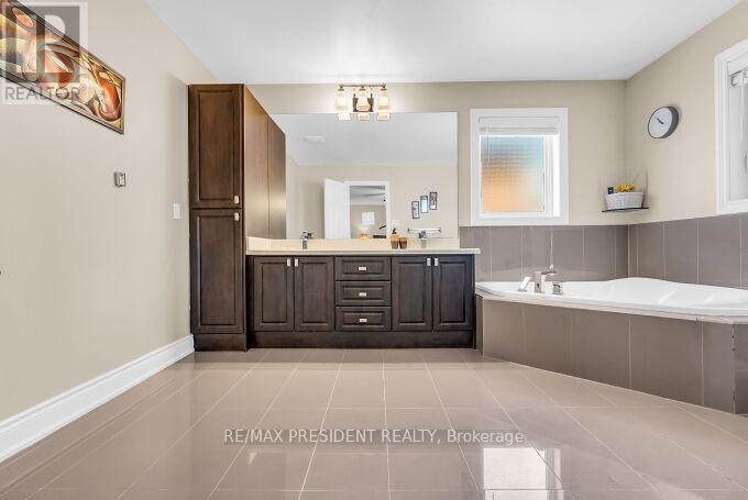 1466 Willowvale Gardens, Mississauga, Ontario  L5V 1T7 - Photo 24 - W12339783