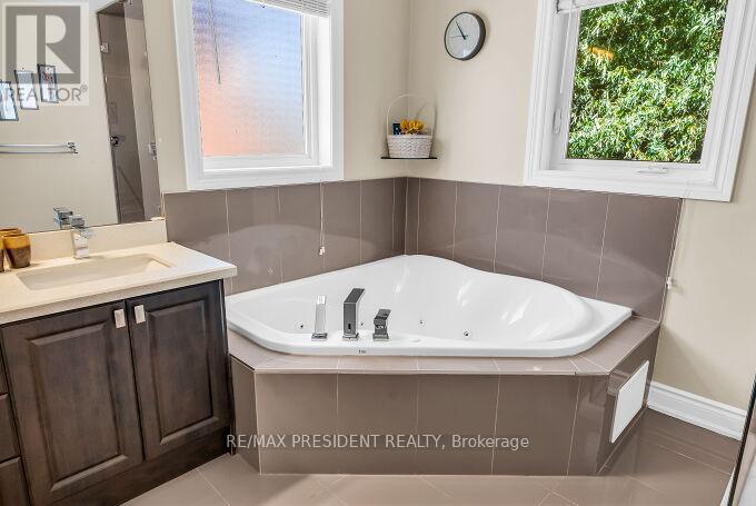 1466 Willowvale Gardens, Mississauga, Ontario  L5V 1T7 - Photo 25 - W12339783
