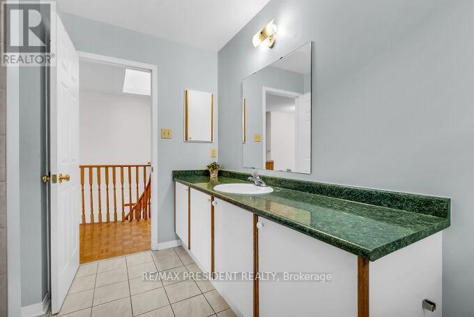 1466 Willowvale Gardens, Mississauga, Ontario  L5V 1T7 - Photo 28 - W12339783