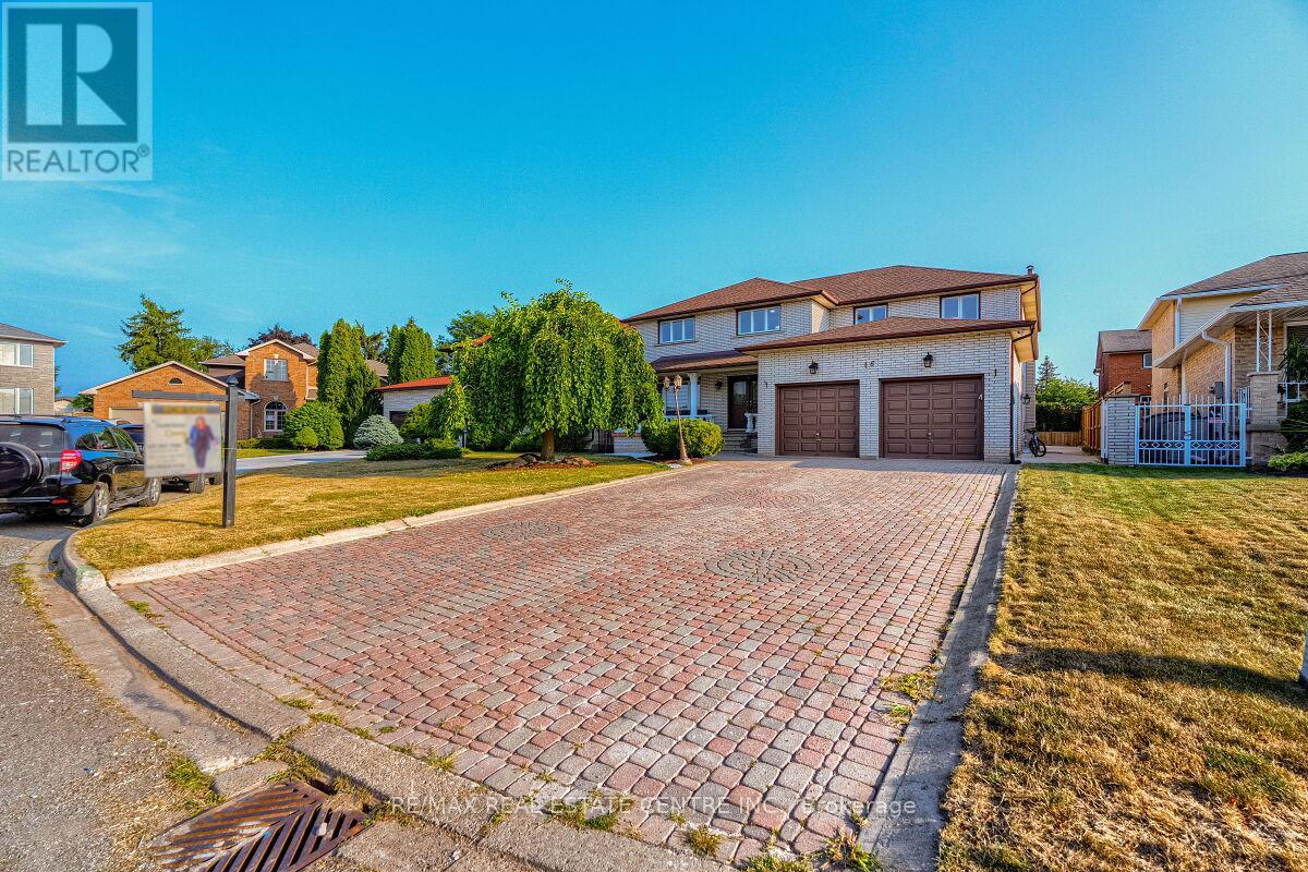 16 VOGUE COURT, Hamilton, Ontario