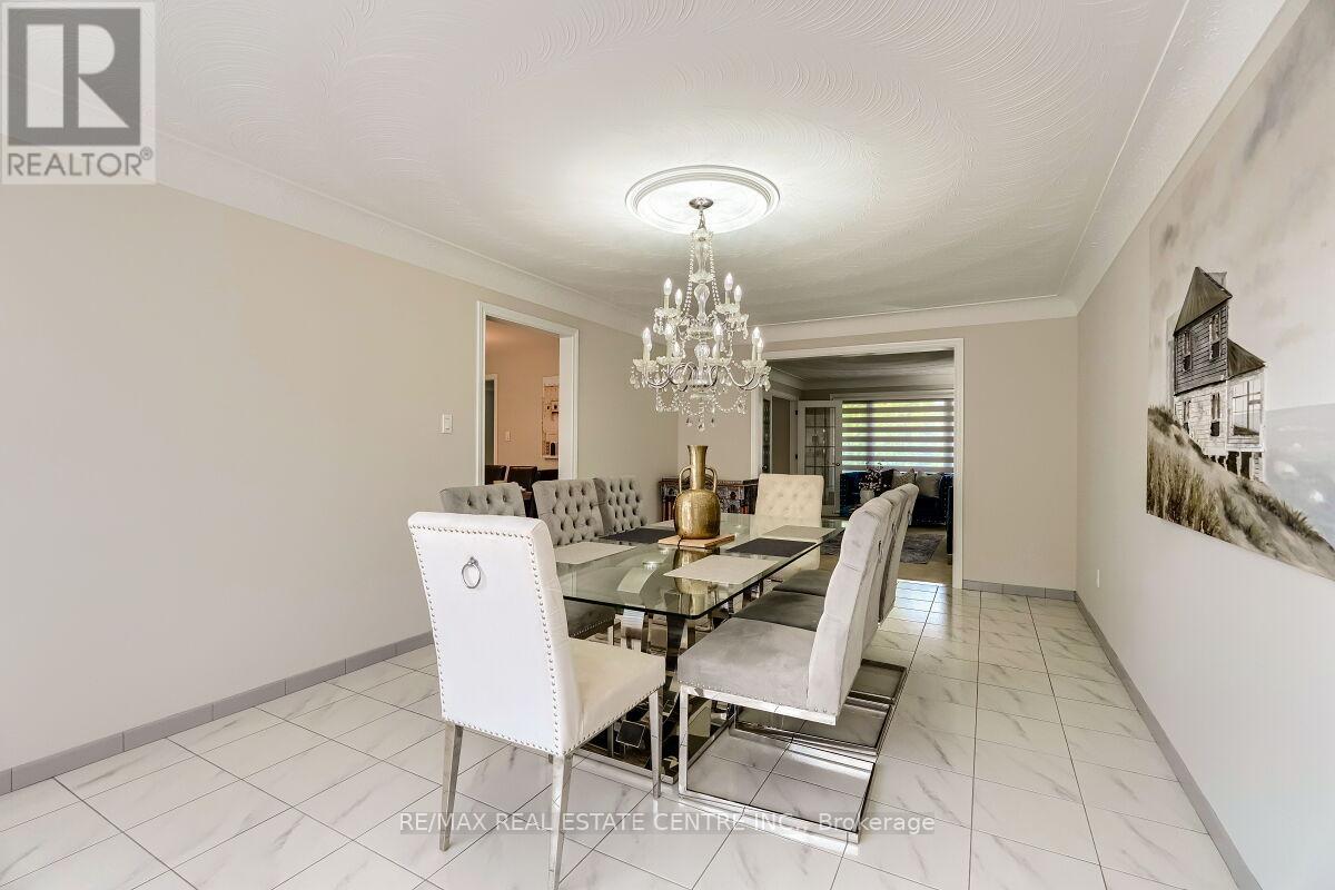 16 Vogue Court, Hamilton, Ontario  L8E 4T3 - Photo 10 - X12339851