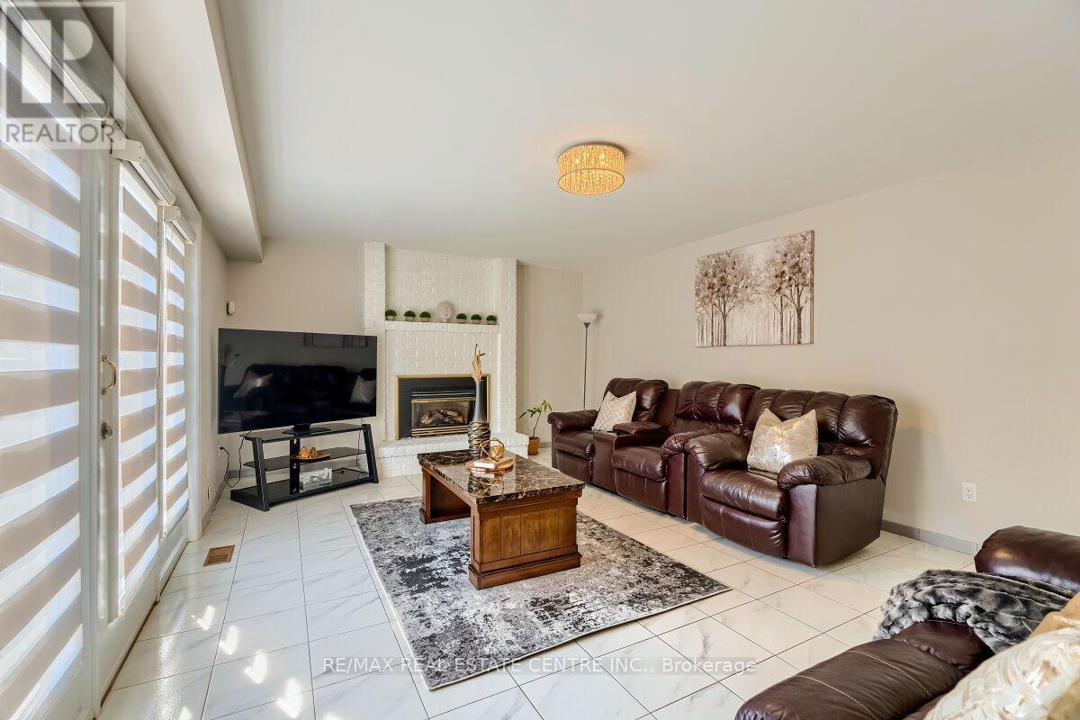 16 Vogue Court, Hamilton, Ontario  L8E 4T3 - Photo 11 - X12339851