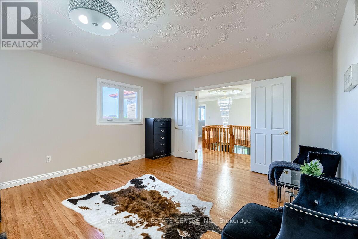 16 Vogue Court, Hamilton, Ontario  L8E 4T3 - Photo 21 - X12339851