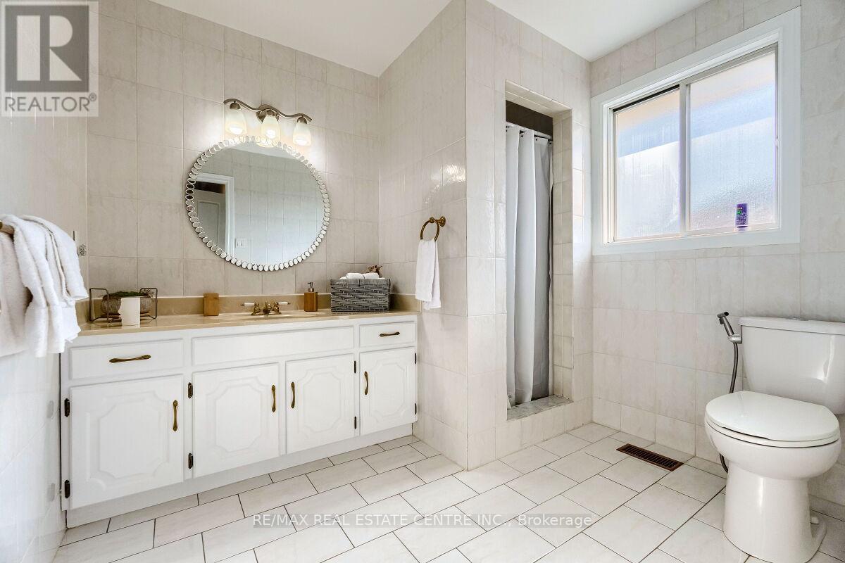 16 Vogue Court, Hamilton, Ontario  L8E 4T3 - Photo 23 - X12339851