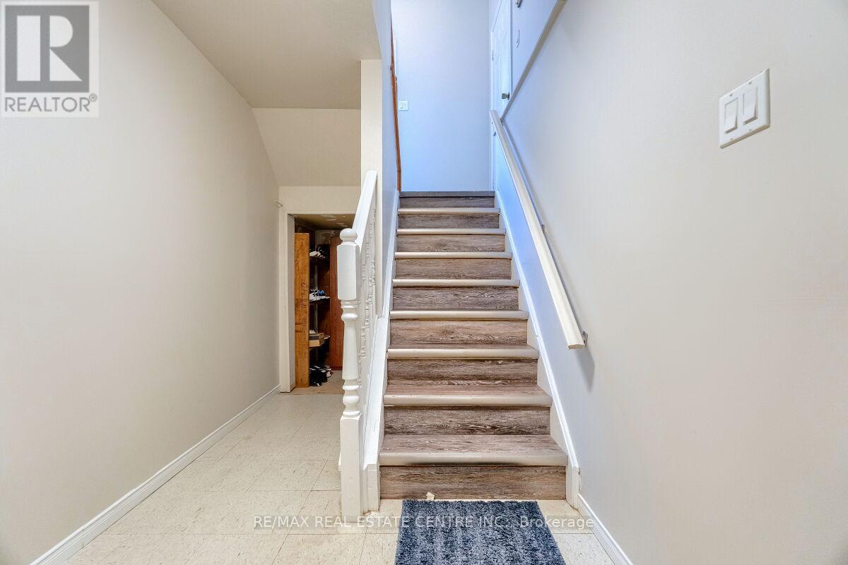 16 Vogue Court, Hamilton, Ontario  L8E 4T3 - Photo 30 - X12339851