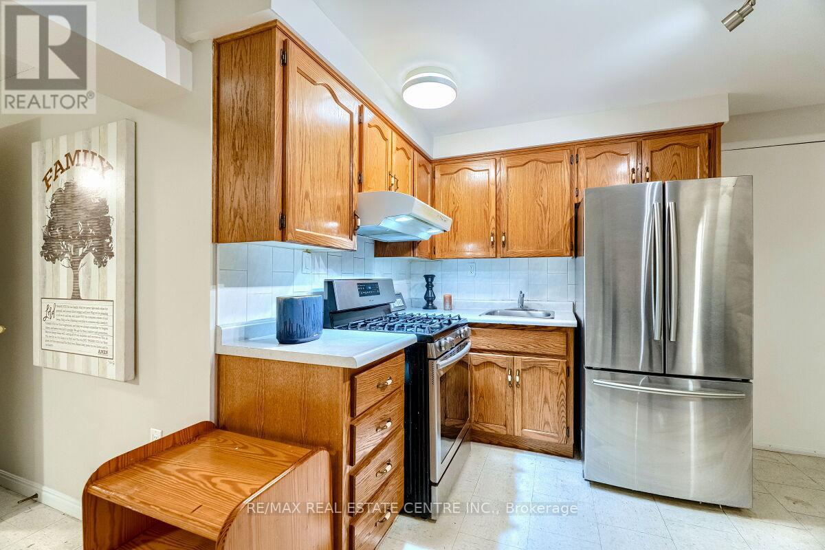 16 Vogue Court, Hamilton, Ontario  L8E 4T3 - Photo 31 - X12339851