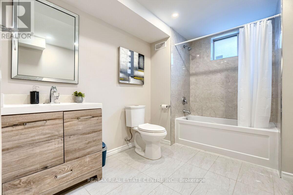 16 Vogue Court, Hamilton, Ontario  L8E 4T3 - Photo 37 - X12339851