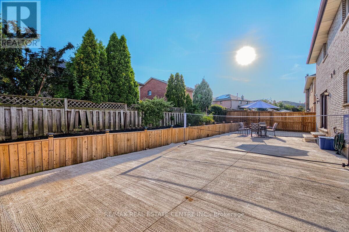 16 Vogue Court, Hamilton, Ontario  L8E 4T3 - Photo 41 - X12339851