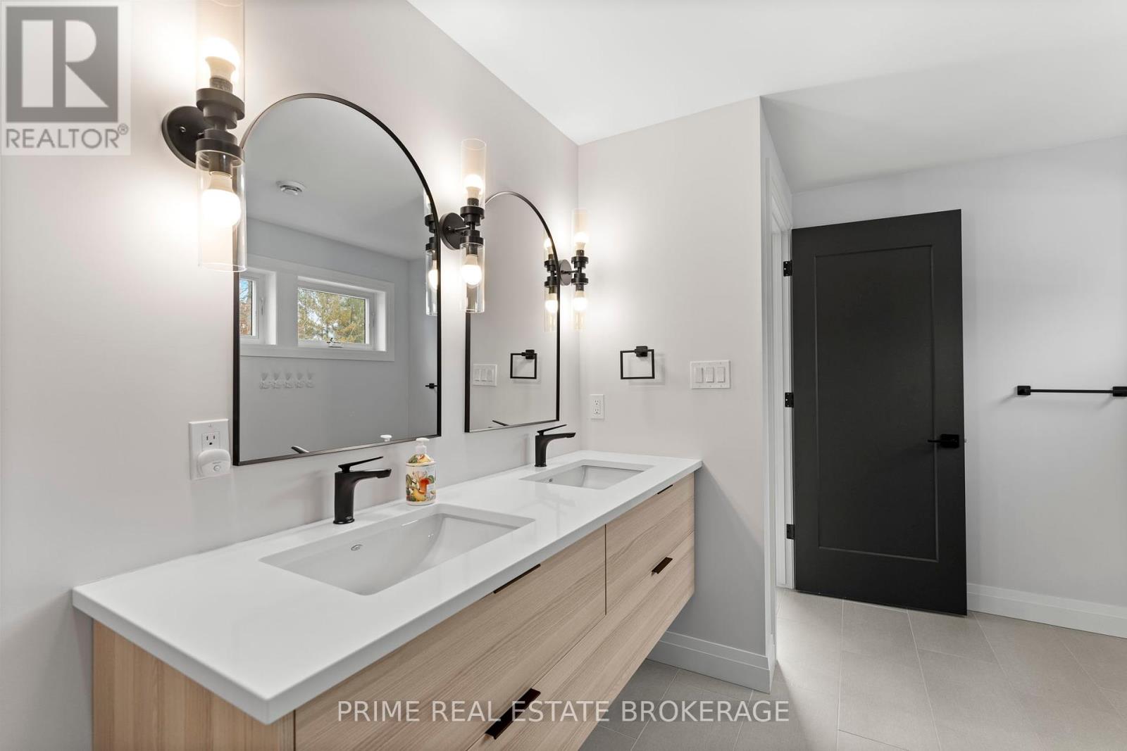 35 Walker Street, Lambton Shores, Ontario  N0M 1T0 - Photo 23 - X12293647