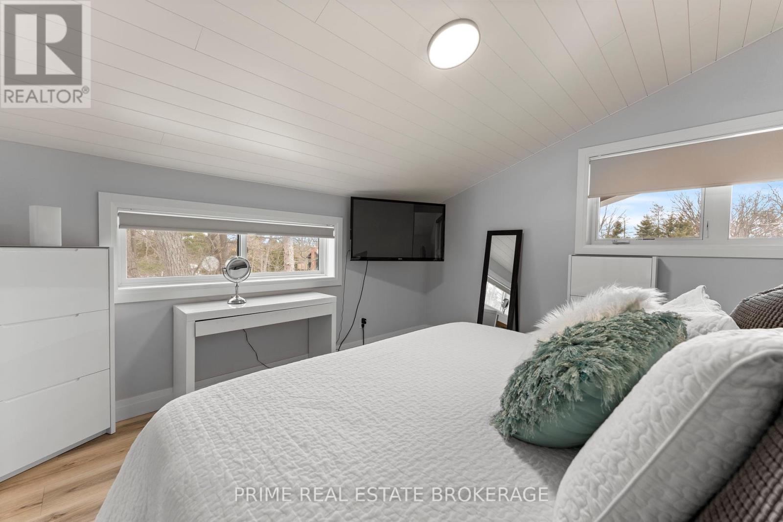35 Walker Street, Lambton Shores, Ontario  N0M 1T0 - Photo 31 - X12293647