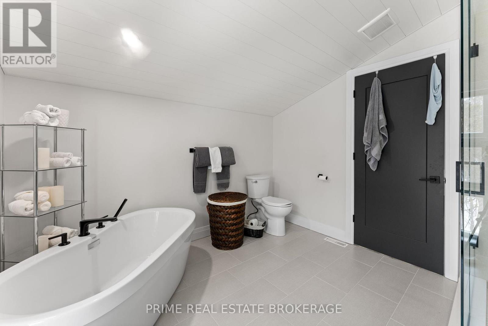 35 Walker Street, Lambton Shores, Ontario  N0M 1T0 - Photo 33 - X12293647