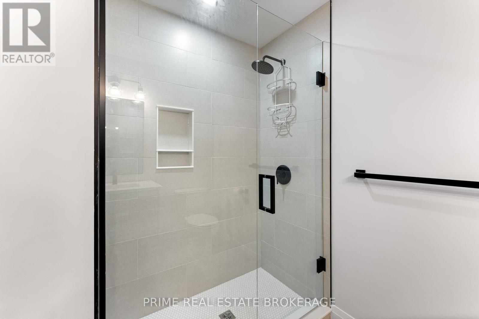 35 Walker Street, Lambton Shores, Ontario  N0M 1T0 - Photo 29 - X12293647