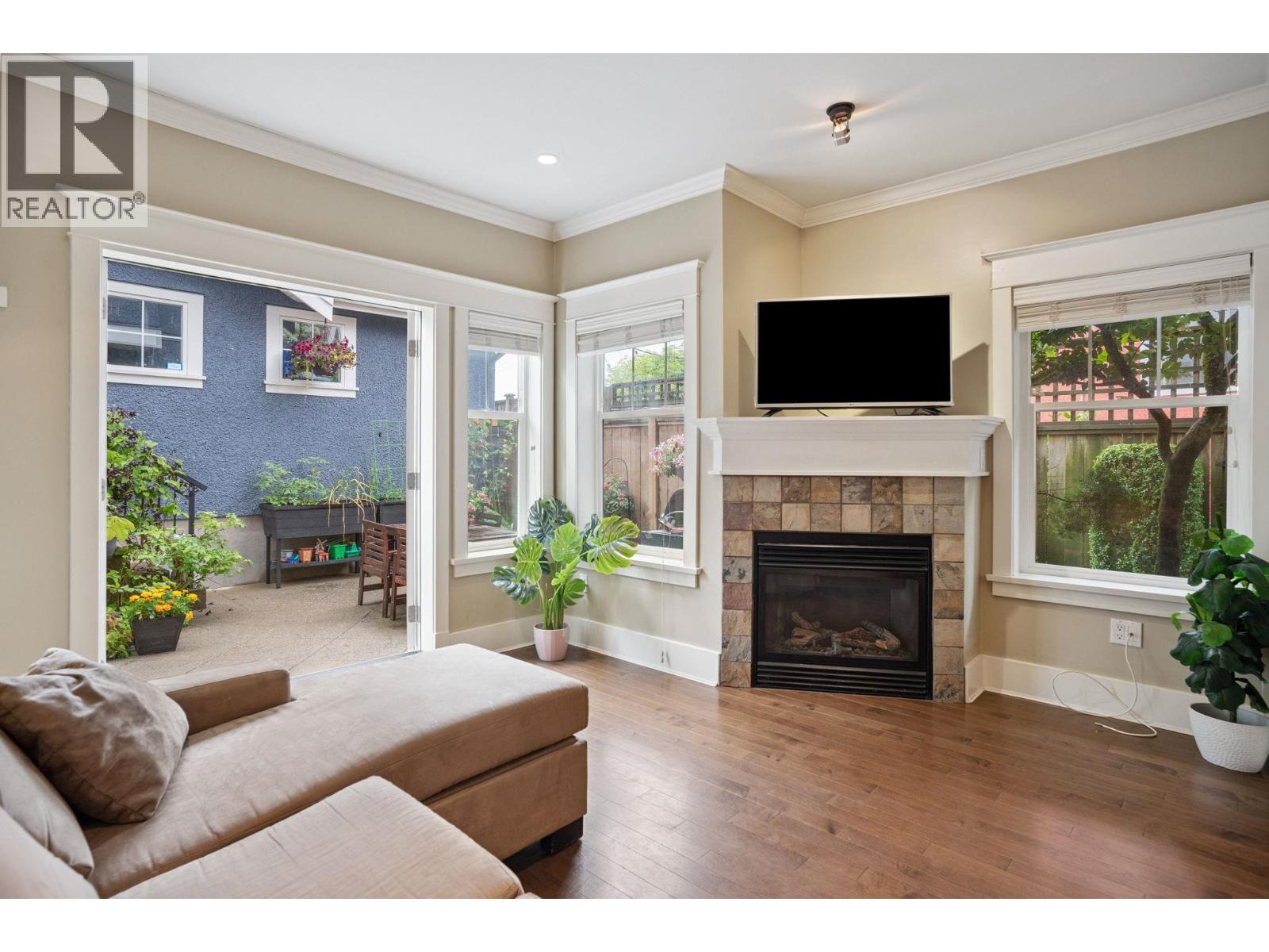 49 E 13th Avenue, Vancouver, British Columbia  V5T 2K2 - Photo 4 - R3026327