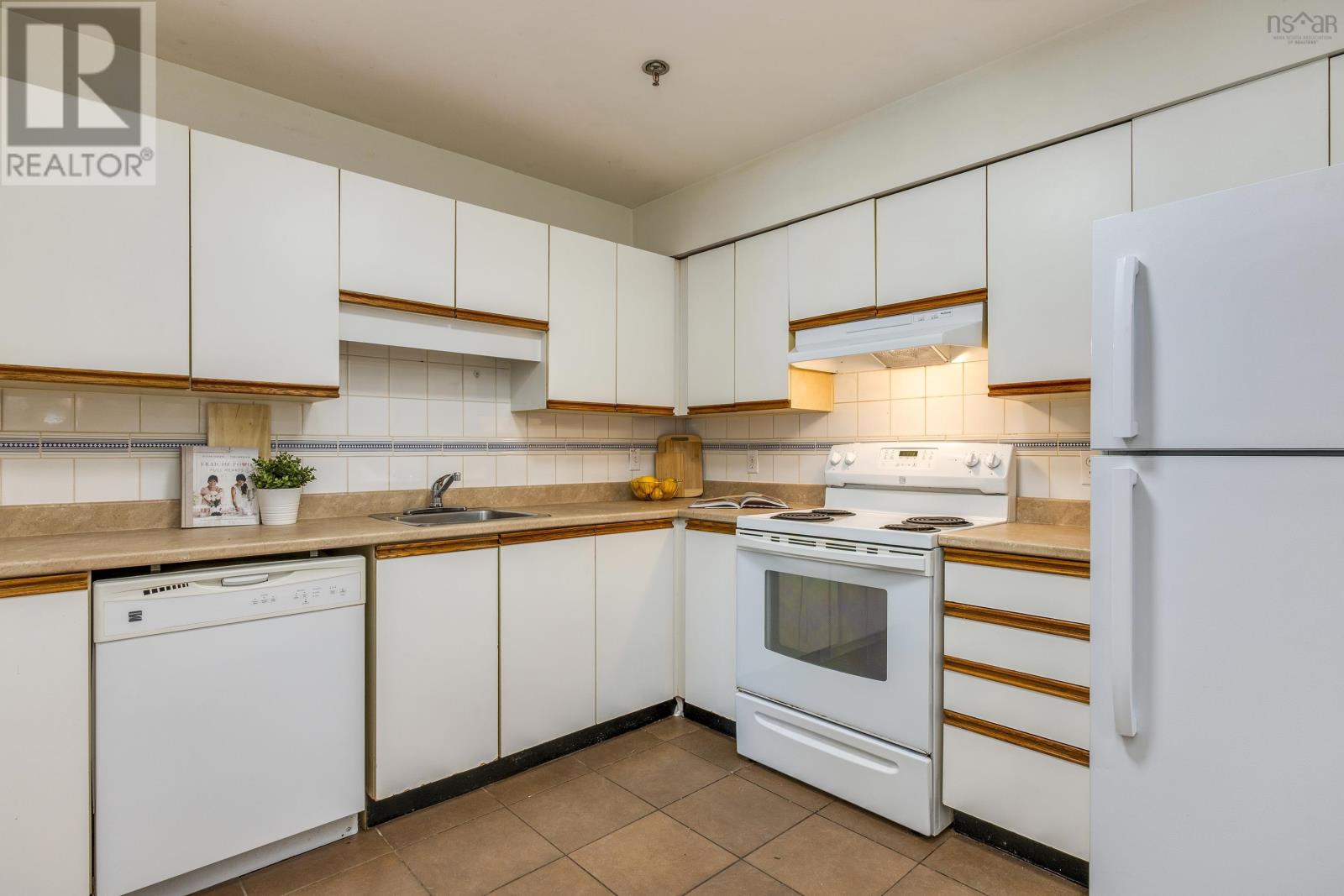 209 83 Kearney Lake Road, Halifax, Nova Scotia  B3M 4E6 - Photo 18 - 202512896