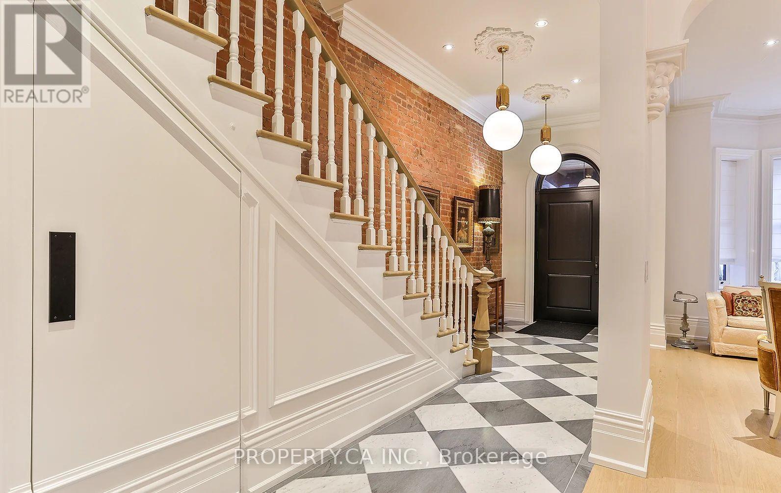 Main House - 38 Beaconsfield Avenue, Toronto, Ontario  M6J 3H9 - Photo 16 - C12339959