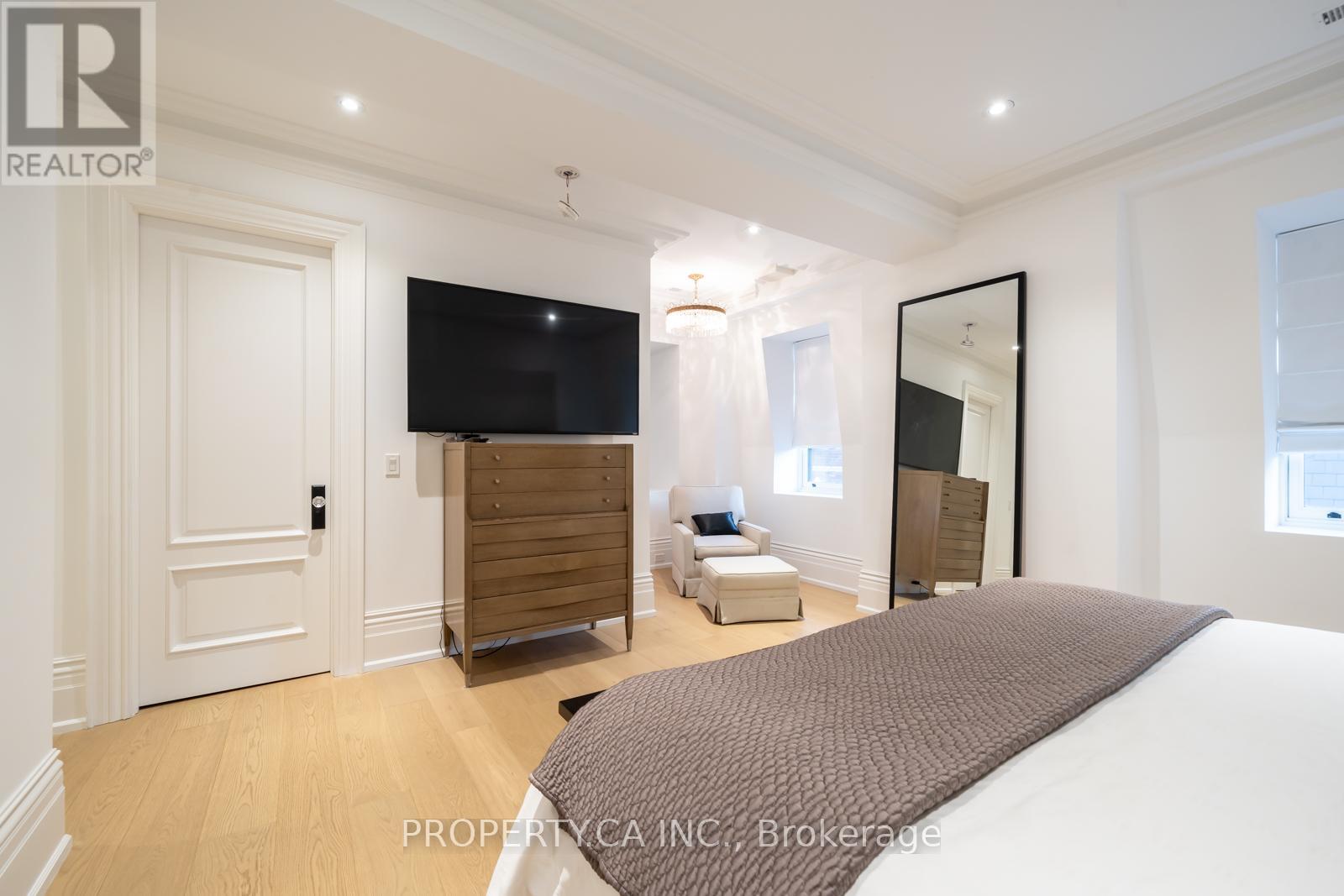 Main House - 38 Beaconsfield Avenue, Toronto, Ontario  M6J 3H9 - Photo 19 - C12339959