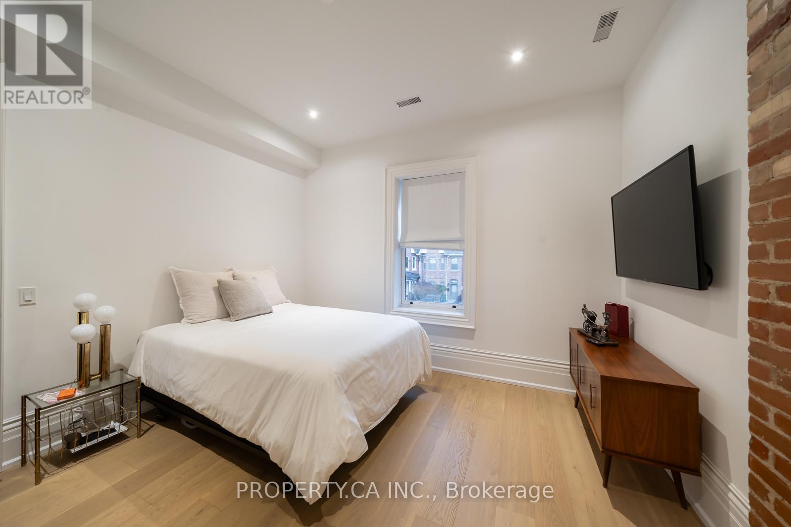Main House - 38 Beaconsfield Avenue, Toronto, Ontario  M6J 3H9 - Photo 23 - C12339959
