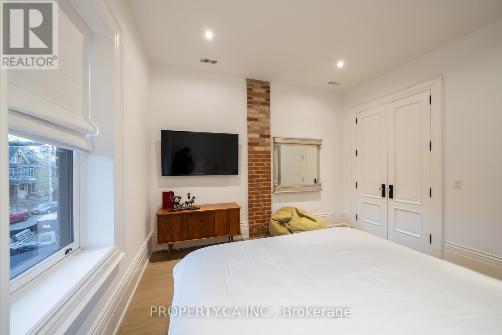 Main House - 38 Beaconsfield Avenue, Toronto, Ontario  M6J 3H9 - Photo 25 - C12339959