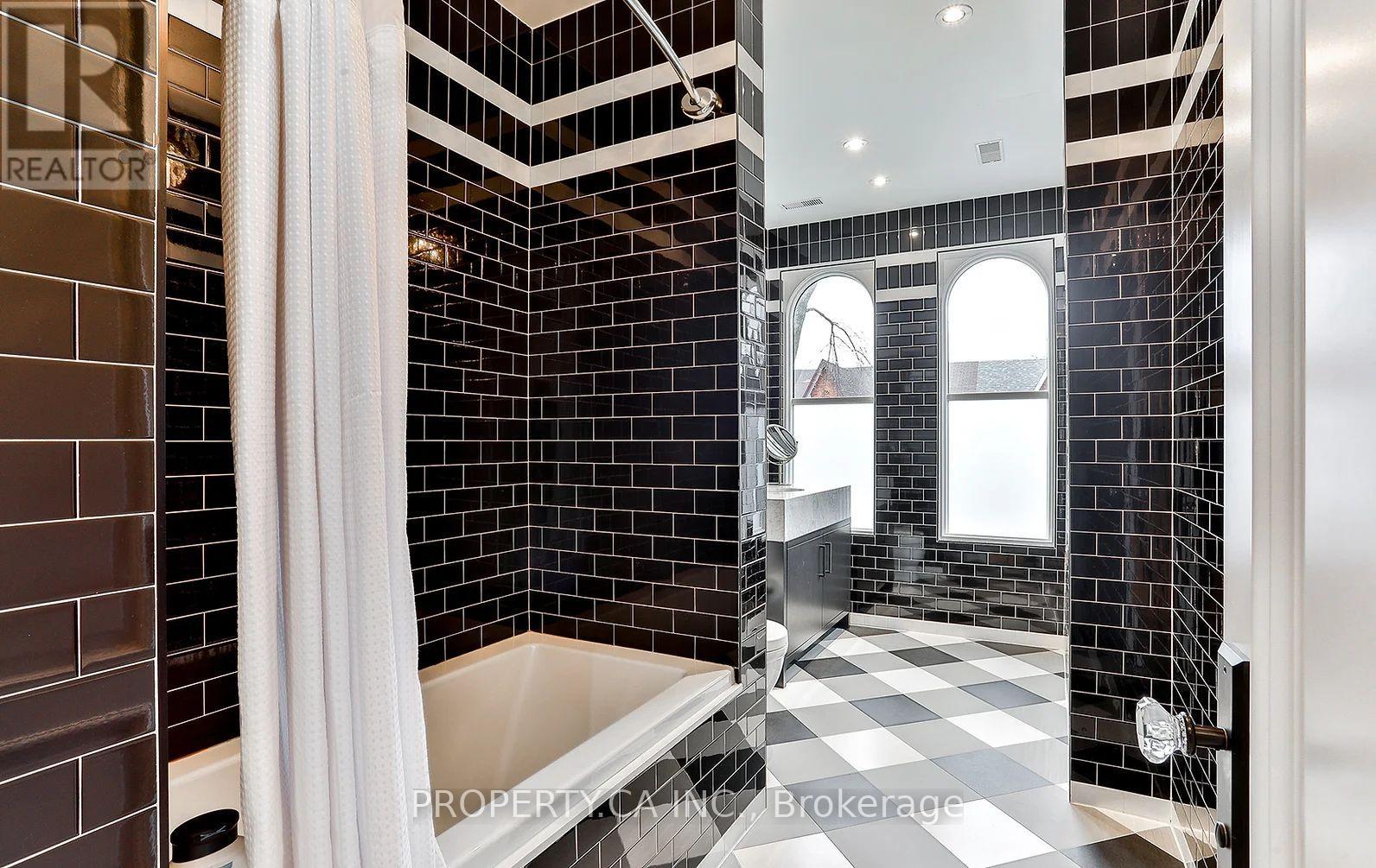 Main House - 38 Beaconsfield Avenue, Toronto, Ontario  M6J 3H9 - Photo 26 - C12339959