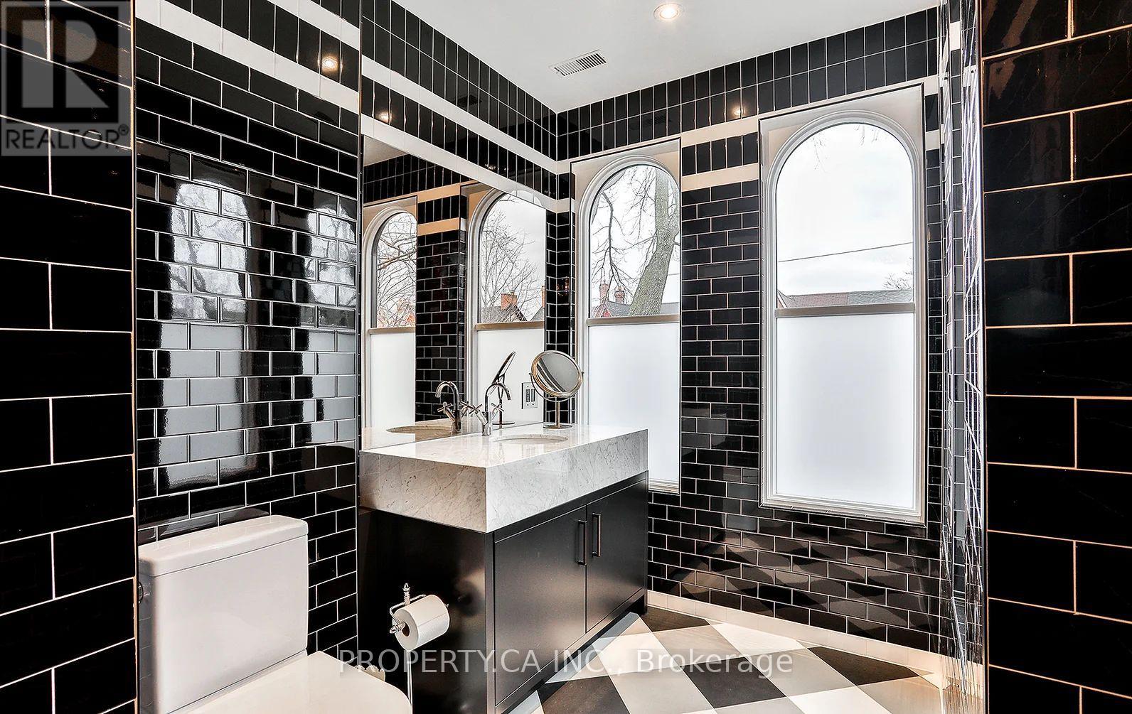 Main House - 38 Beaconsfield Avenue, Toronto, Ontario  M6J 3H9 - Photo 27 - C12339959