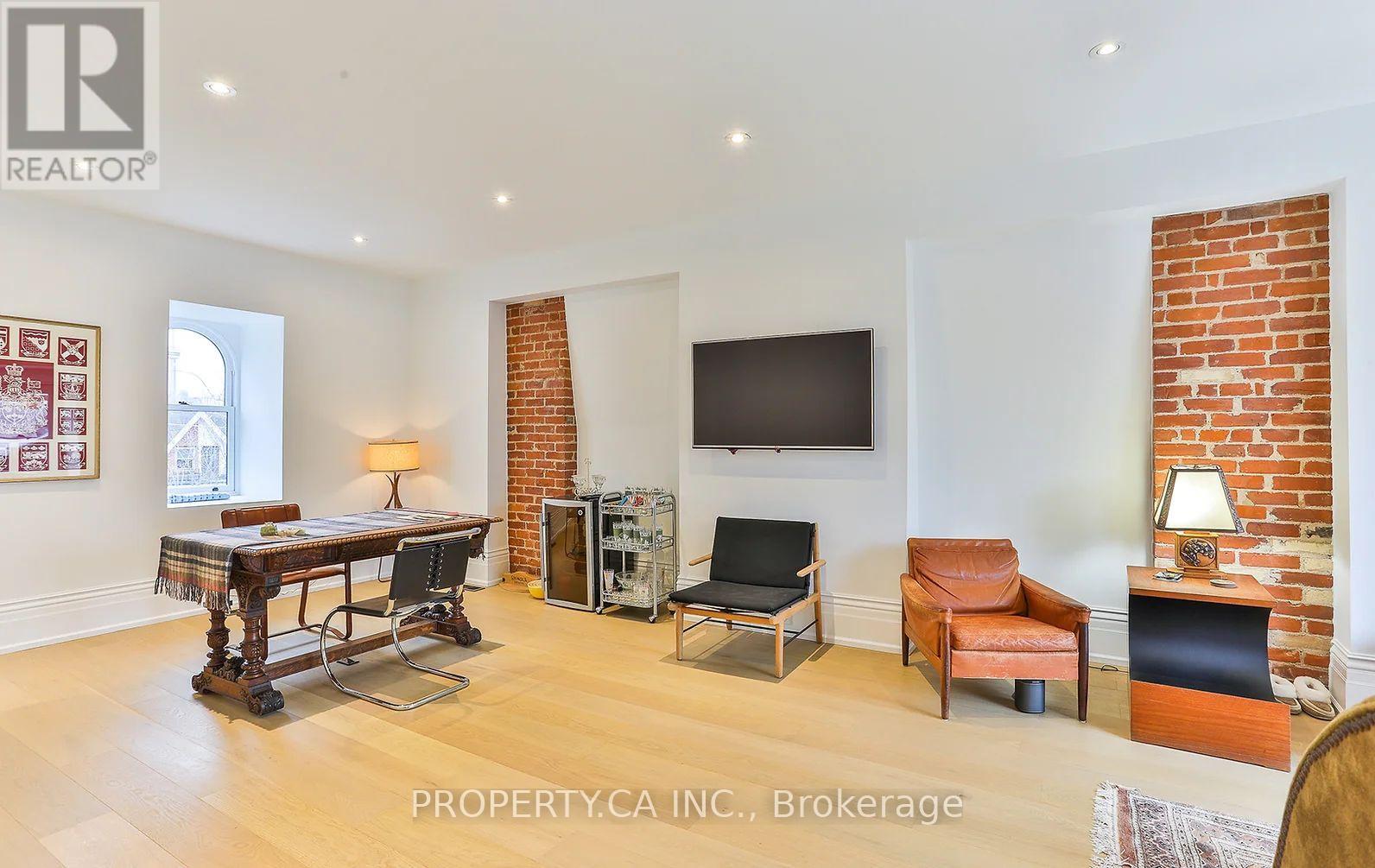 Main House - 38 Beaconsfield Avenue, Toronto, Ontario  M6J 3H9 - Photo 32 - C12339959