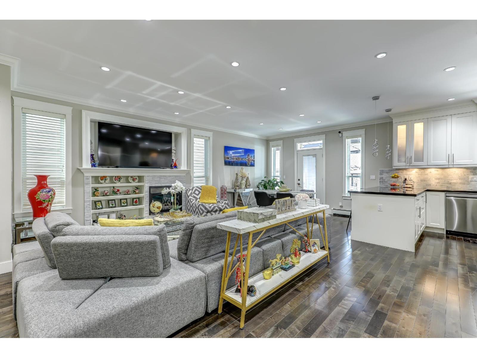 Property at 21161 80A AVENUE image 4