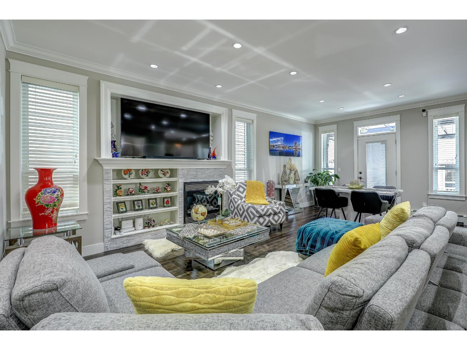 Property at 21161 80A AVENUE image 3